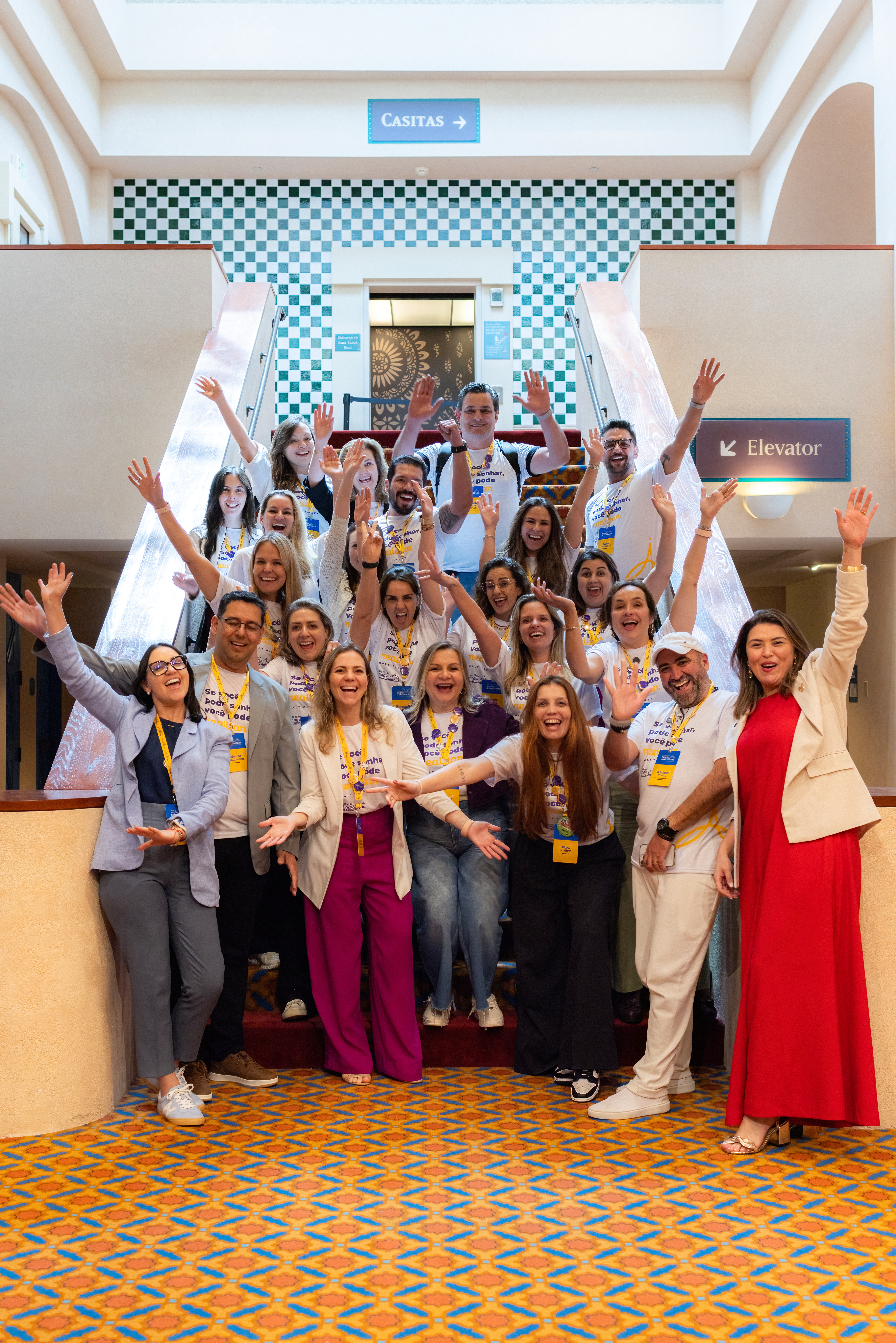 Participantes conversando entre experiências