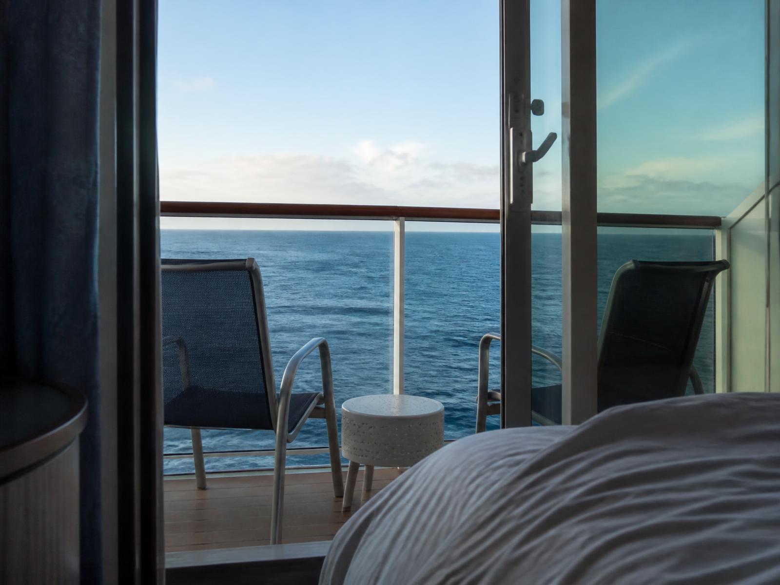 Varanda de cabine com vista para o mar